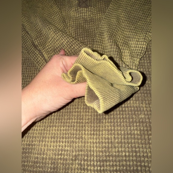 Zenana Pigment-dyed, Waffle-Knit, Long-Sleeve Henley Shirt Size Small Olive - Picture 8 of 8